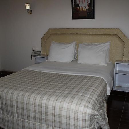 Zambezi Inn Hotel 科纳克里 外观 照片