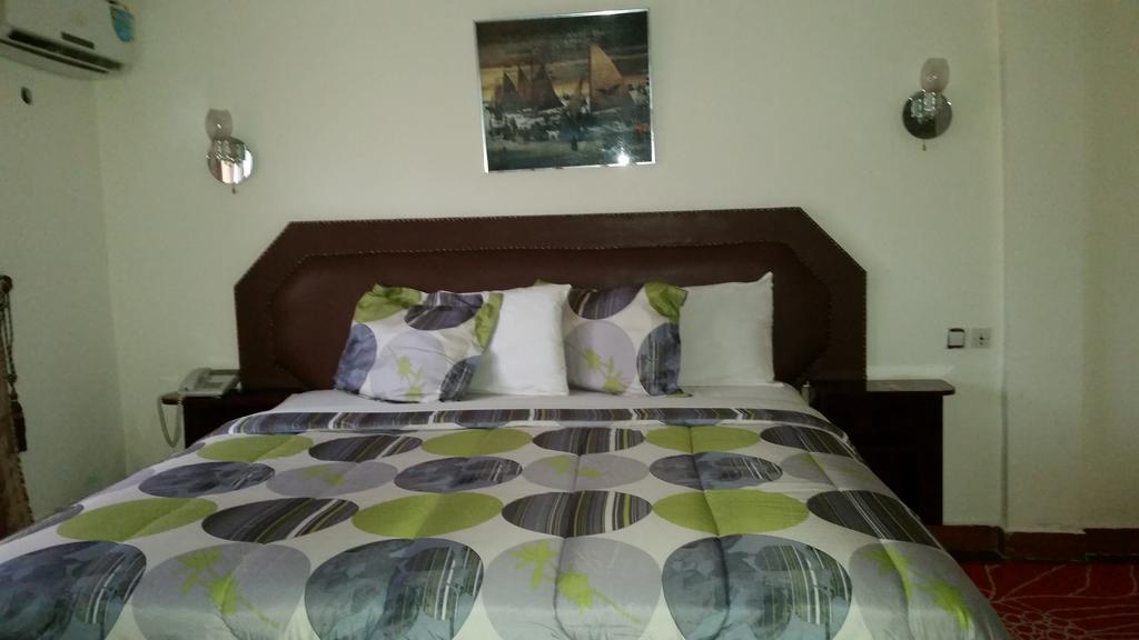 Zambezi Inn Hotel 科纳克里 客房 照片