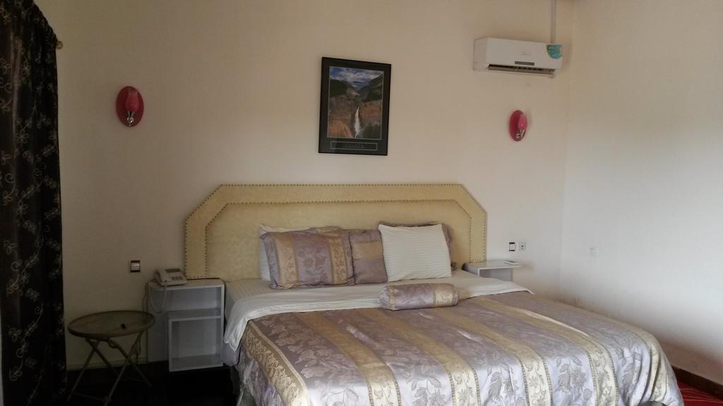 Zambezi Inn Hotel 科纳克里 外观 照片
