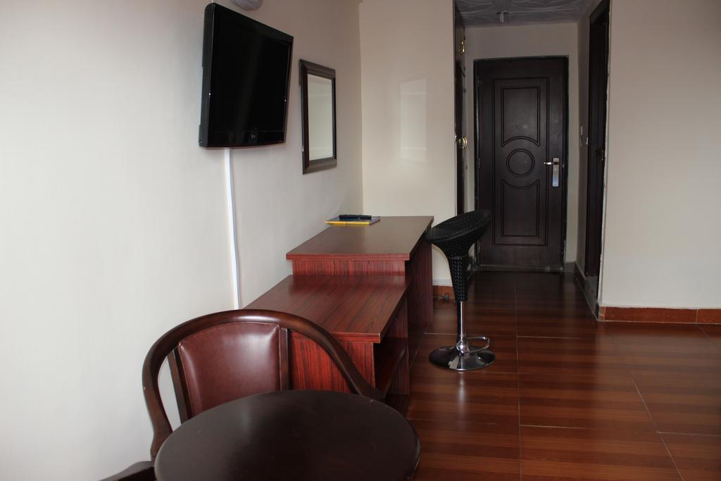 Zambezi Inn Hotel 科纳克里 外观 照片